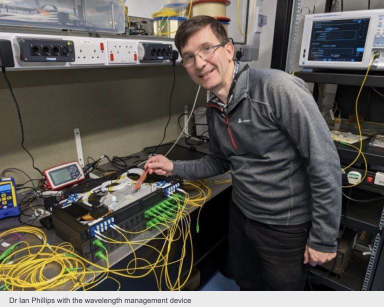 英国科学家解锁光纤新频段，实现 301000 Gbps 超高速网络英国科学家宣称，他们研发出了一种通过单根标准光纤实现高达 30.1 万 Gbps 网速的技术