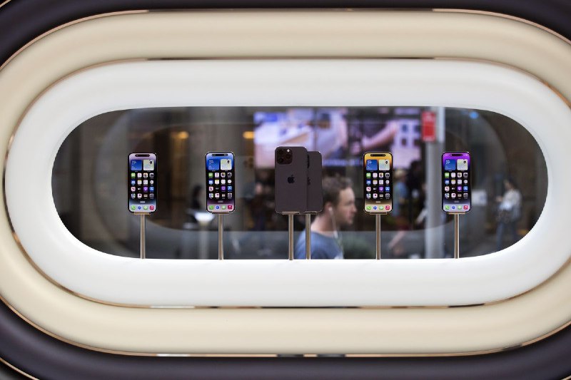 Apple Talks Up High-End iPhones in Sign Ultra Model May Be Coming