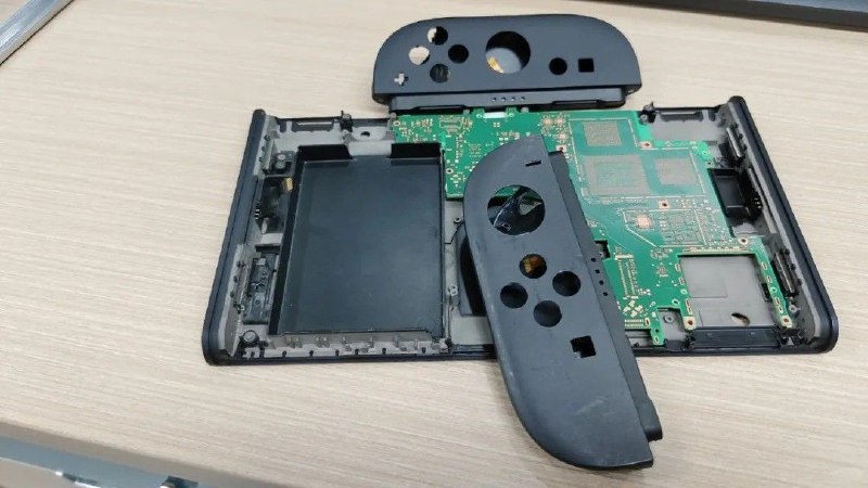 Switch2效果图和实物图疑曝光 大屏幕12GB内存近日据外媒VGC报道，网上出现据称是任天堂Switch 2的3D建模效果图及部分实物图