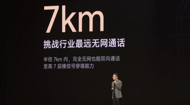 小米15Ultra 6499起，影像配置“一皇一后”小米发布小米15Ultra，共有四款配色，包括两款拼色、经典黑银、松柏绿