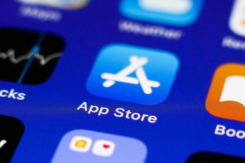 据报道，苹果正准备允许iPhone上架第三方应用商店据 彭博社 报道，苹果公司将在明年更新iOS 17 让用户在iOS系统上安装第三方的应用商店，以回应即将到来的欧盟规则