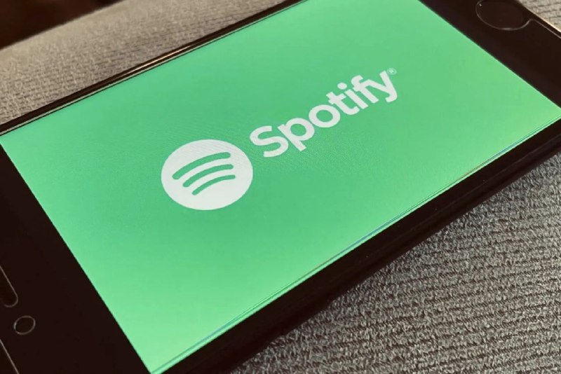 音乐出版商指控 Spotify 侵权；这家流媒体巨头称指控“虚假且误导”Spotify 最近因其新推出的视频功能和播客中使用歌词，以及允许用户加速或以其他方式编辑歌曲以创作衍生作品的混音功能，收到了美国国家音乐出版商协会（NMPA）的停止侵权信