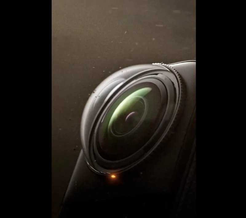 Insta360 的首款 8K 相机配备了可拆卸的镜头保护罩Insta360 推出了其最新的 360 度动作相机，X4