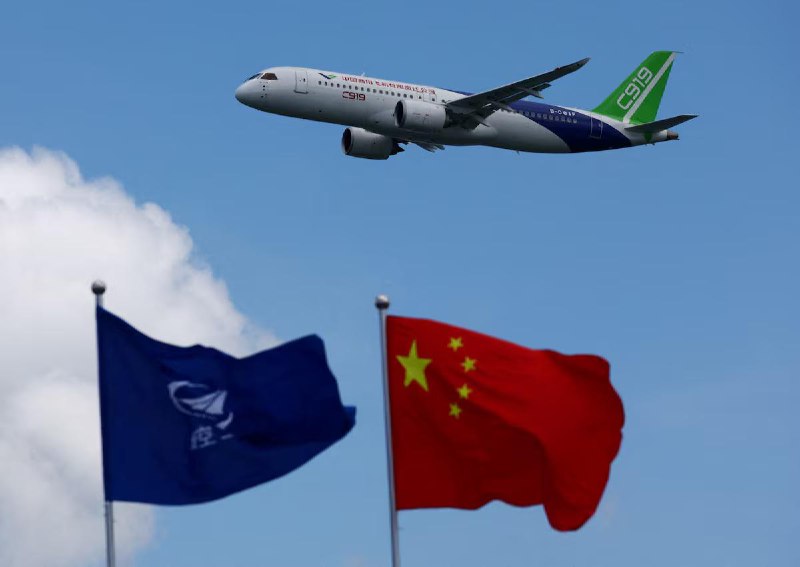 美国暂停向中国出口飞机和半导体技术据两位知情人士透露，特朗普政府已经暂停向中国出口部分关键美国技术，包括与喷气发动机、半导体以及某些化学品和机械相关的技术