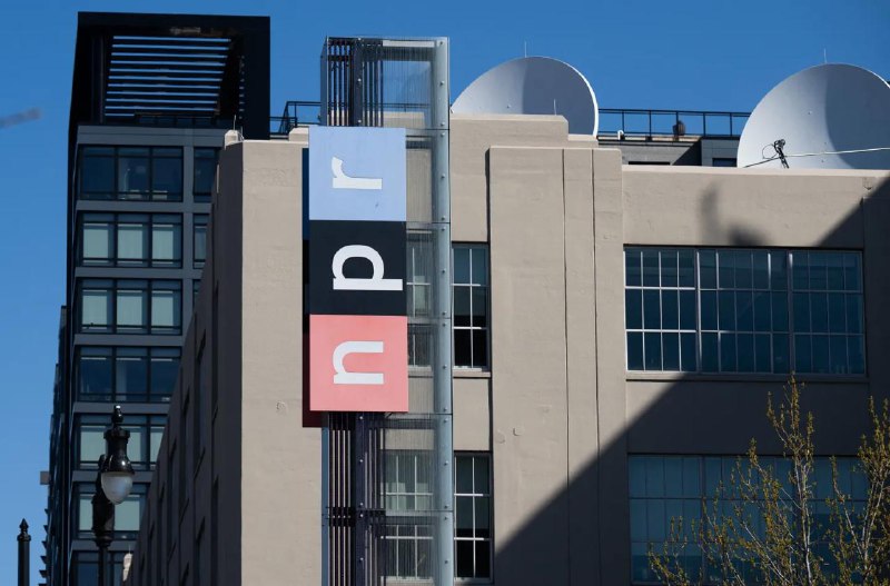 特朗普下令取消对 NPR 和 PBS 的资助特朗普政府将该决定解释为“终结偏见”，同时建立亲特朗普的新闻广播