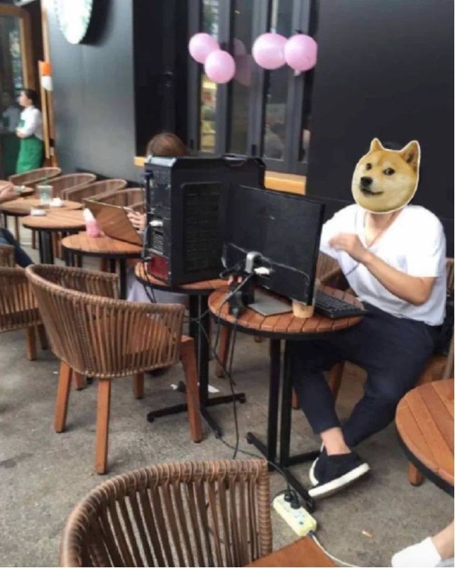 韩国星巴克禁止顾客带台式机点单近日，Starbucks 韩国全国门店都贴出了新告示：禁止顾客携带桌面电脑、打印机、多孔插座、电源板，乃至办公隔板入店