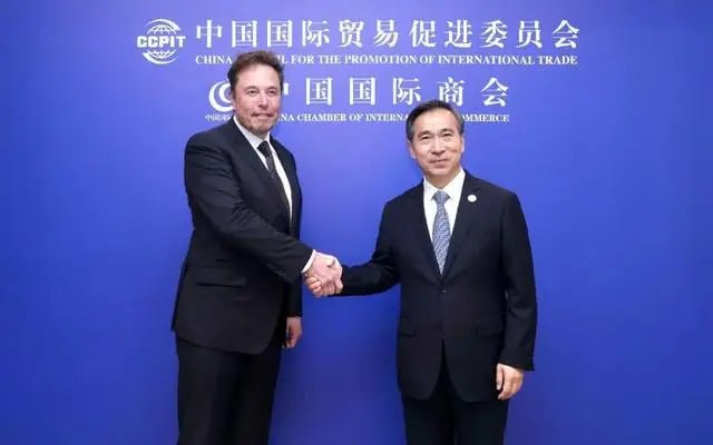 马斯克中国行24小时见了3位部长，中国贸促会会长任鸿斌会见马斯克新京报讯 据中国贸促官微消息，5月31日，中国贸促会会长任鸿斌会见特斯拉公司首席执行官埃隆·马斯克