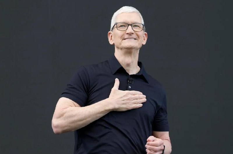 Apple 财报电话会：向重度AI用户推出iCloud Plus、预计下个季度供应紧张情况将会显著加剧等Apple或将允许用户付费来提高AI的使用额度周四在财报电话会议上，苹果 CEO Tim Cook表示，他认为人们会想要“更多”地使用 Apple Intelligence 以及即将到来的 Siri AI，并称：“我们会在 iCloud Plus 上提供某种升级选项，让用户能把相应的能力加购到手