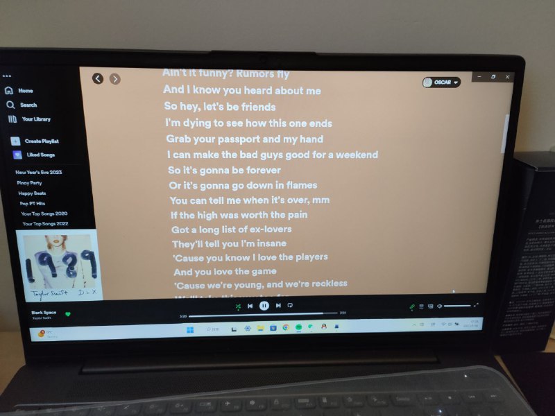 spotify电脑端歌词全屏模式到来，目前处于内测阶段via Oscar🗒 标签: #Spotify #歌词📢 频道: @GodlyNews1🤖 投稿: @GodlyNewsBot