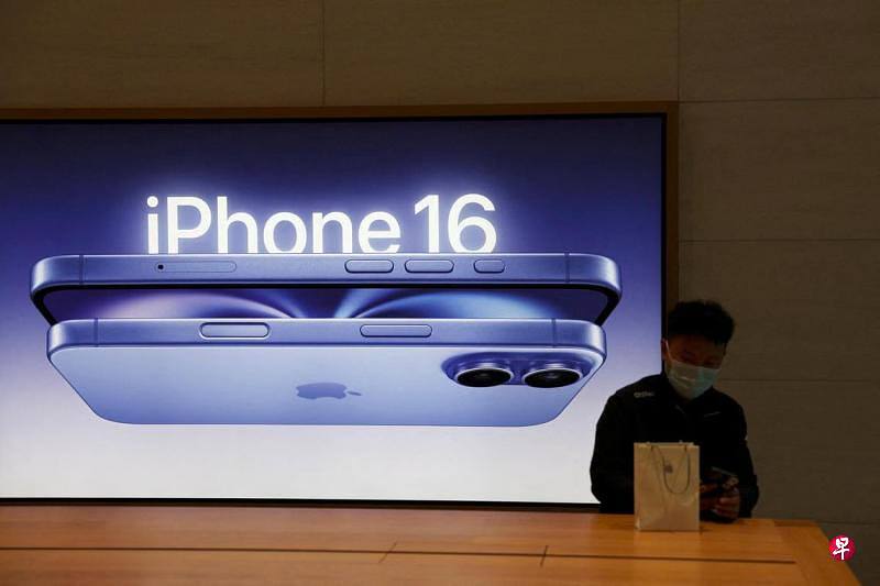 印尼禁售iPhone 16 旅客可携带入境原因是苹果没有履行它的投资承诺《雅加达环球报》报道，印尼工业部星期六（10月26日）发声明说，旅客、机组人员携带或通过快递服务运送的iPhone 16系列可以入境印尼，但仅限个人使用，不得出售