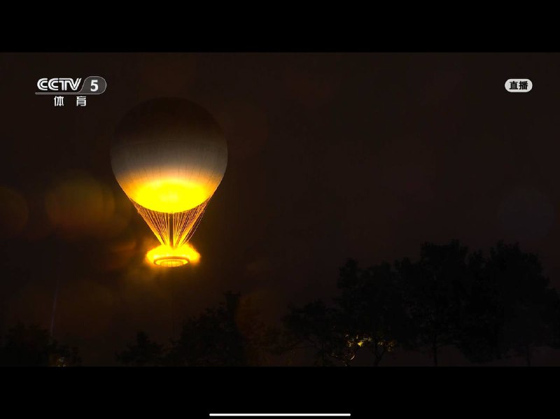 奥运会圣火在热气球形状的主火炬点燃奥运会圣火在热气球形状的主火炬点燃