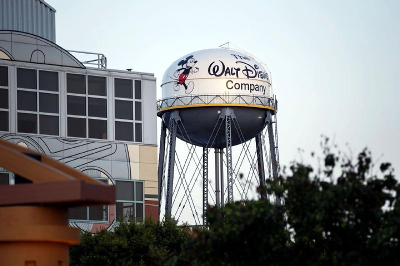 迪士尼遭黑客入侵，内部信息被泄露根据《华尔街日报》查看的文件，迪士尼内部的 Slack 工作协作系统中的数据已经被泄露到网上，内容包括关于广告活动、工作室技术和面试候选人的讨论