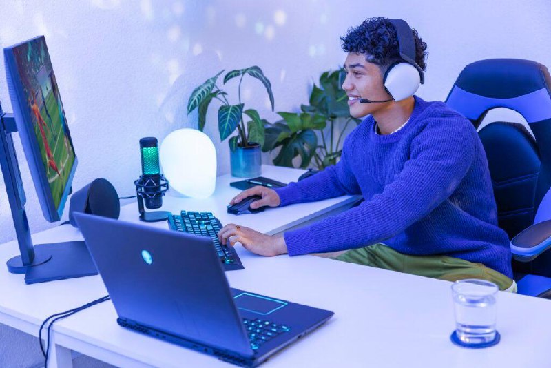 微软承诺将 Windows 11 打造成最适合游戏的操作系统重点关注后台工作负载、功耗与调度、图形堆栈和驱动程序微软宣布将在未来一年内持续推出重大更新，旨在让 Windows 11 在游戏方面表现得更出色