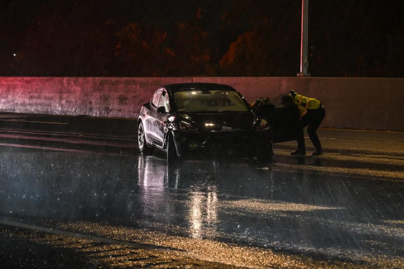 特朗普修改了拜登出台的自动驾驶汽车事故报告的规定，以利好特斯拉该规则被修改，去掉了一些涉及配备二级自动驾驶系统车辆的事故报告要求