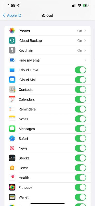 iOS15 Beta2中的Private Reply专用转接代理貌似在非服务地区的用户手机中直接隐藏了,只剩下Hide my email了.* 刚更新完的时候还在,并显示在您的地区不支持.