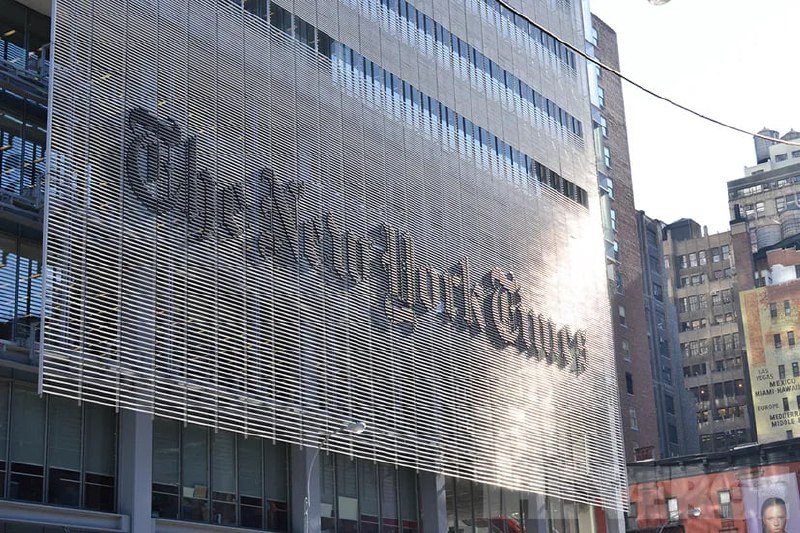 《纽约时报》正在组建一个团队，以探索在编辑部运用人工智能最近被该《纽约时报》聘请来负责人工智能项目的扎克·塞沃德在Threads上发帖称，这个团队将“专注于原型设计，利用生成式人工智能和其他机器学习技术来辅助报道工作，以及改进《纽约时报》呈现给读者的方式