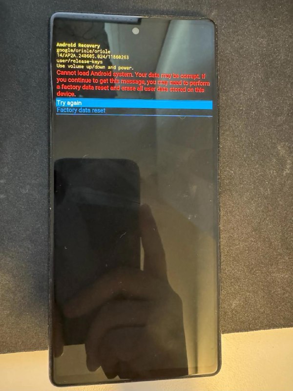 一些 Pixel 6 的用户表示，恢复出厂设置导致他们的手机变砖Pixel 帮助论坛的成员表示，谷歌支持团队告诉他们，公司已知悉并正在调查此问题