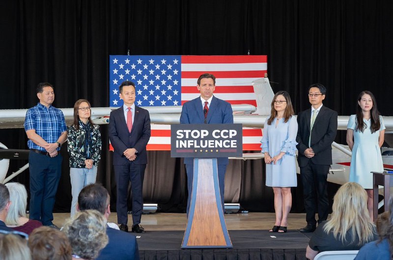 留学生注意：佛罗里达州将禁止中国等7国留学生进入学术实验室昨天，美国《Science》网站突然发文，披露了佛罗里达州的一条最新立法：美国佛罗里达州将禁止该州的公立大学招收来自7个国家的研究生和博士后进入学术实验室，包括中国