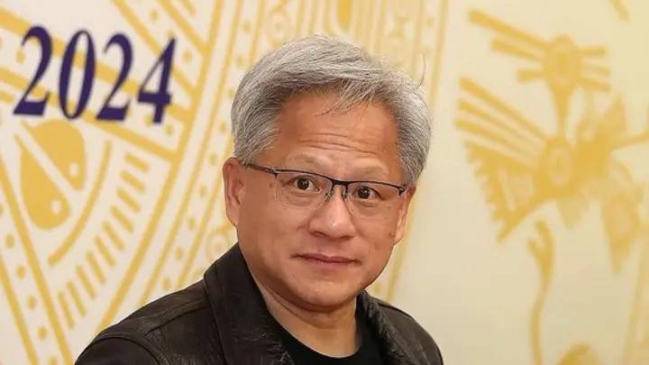 黄仁勋被指利用美国税法漏洞避税，金额超80亿美元据报道，黄仁勋利用美国联邦遗产税和赠与税中的漏洞避税，金额或高达80亿美元