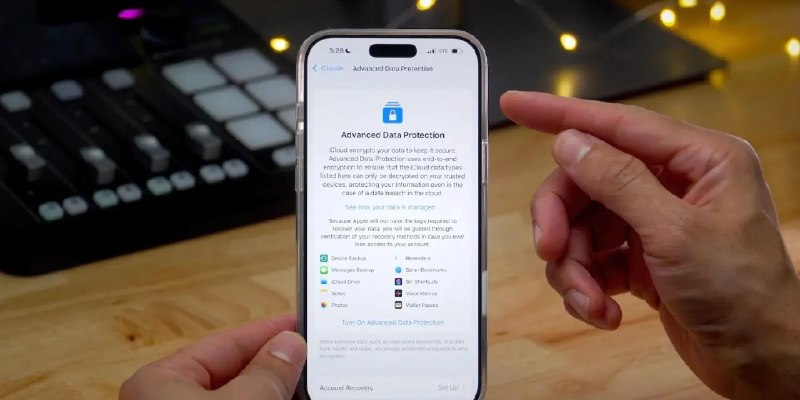 Apple 要求英国法院解除对加密后门命令的保密措施据《路透社》报道，今日在伦敦举行的调查权法庭（IPT）听证会上，Apple 就英国政府拒绝公开确认是否曾下令要求其提供用户加密数据访问权限一事提出异议