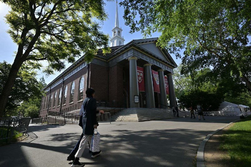 美国务院指示领事馆恢复办理哈佛大学签证这份新电报是在各领事馆被指示拒绝计划赴哈佛留学的外国学生签证申请后的第二天发出的