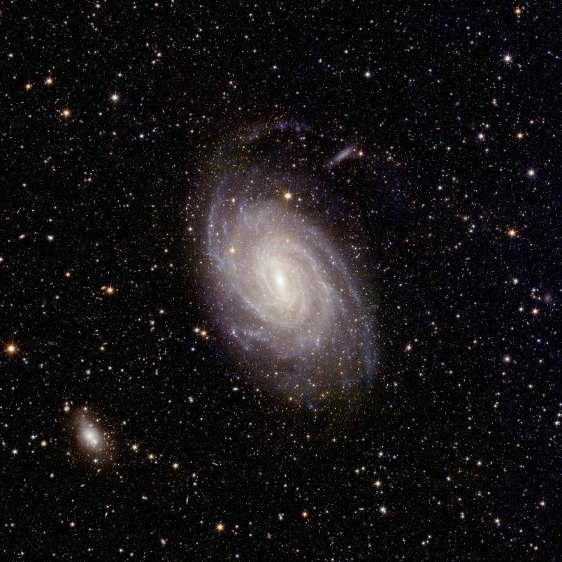 欧几里得空间望远镜捕捉到数以万计的闪烁星系为庆祝望远镜早些时候发布的观测结果并首次发表 科学论文，欧洲空间局发布了这些令人叹为观止的星空景象