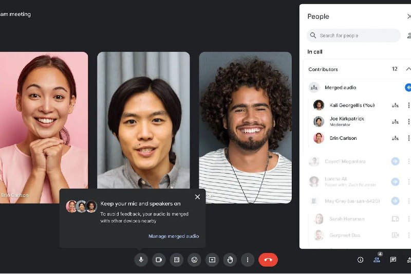 Google Meet 的自适应音频功能可以连接多台笔记本电脑的麦克风，从而提供更清晰的音频效果如果你们会议室的麦克风坏了，Google Meet 可以尝试同步房间里每台笔记本电脑的麦克风和扬声器