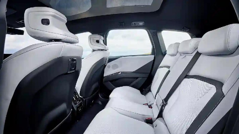 宝马 iX3 全新鼻孔外观9月5日，宝马在慕尼黑总部发布了新时代iX3，该车也是宝马智能化转型之作