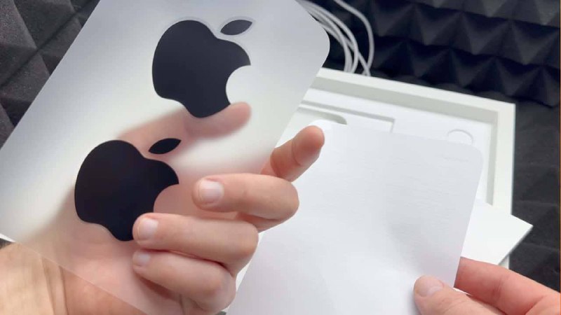 作为环保的一部份：新款iPad 起不再赠送Apple 贴纸，但你可以在实体店购买产品时获得新款 iPad Pro 和 iPad Air 的包装盒中将不再包含 Apple 贴纸