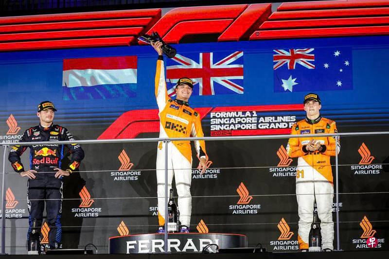 F1新加坡站：诺里斯狮城首冠 费斯塔彭第二迈凯伦车手诺里斯（Norris）以20秒945的巨大优势冲线，于星期天（9月22日）晚生涯首次在世界一级方程式（F1）新加坡大奖赛中登上最高领奖台