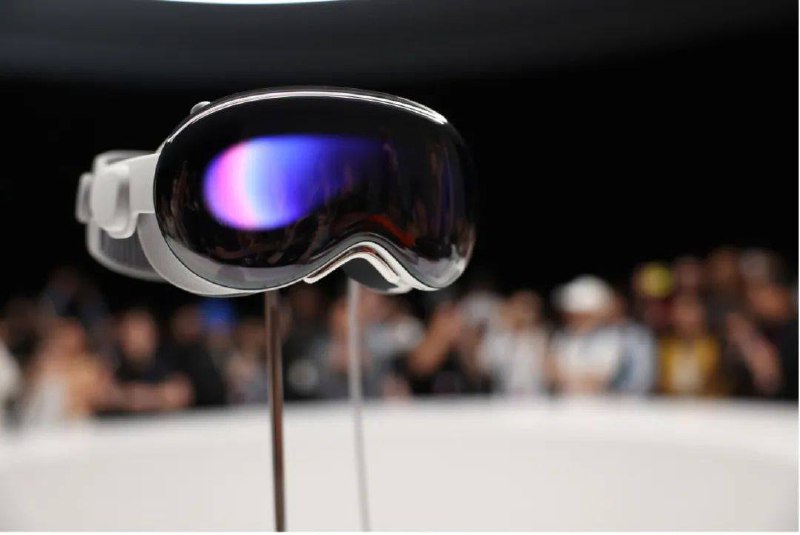 苹果与开发者的紧张关系阻碍Vision Pro发展像许多新技术平台一样，苹果公司推出的Vision Pro头戴式设备能否成功，在很大程度上取决于第三方应用程序和服务提供的支持，而该设备在这个领域仍然面临诸多问题