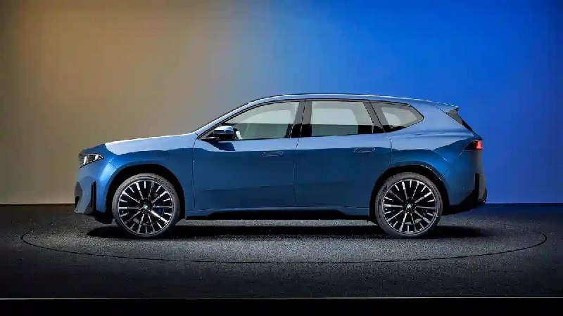 宝马 iX3 全新鼻孔外观9月5日，宝马在慕尼黑总部发布了新时代iX3，该车也是宝马智能化转型之作