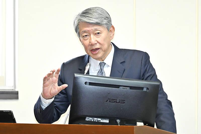 由于受技术保护，台积电无法在国外制造 2 纳米芯片台湾经济事务部长郭智辉近日表示，台湾的技术保护规则禁止台湾积体电路制造股份有限公司（TSMC，台积电）在国外生产 2 纳米芯片，因此该公司必须将其最先进的技术留在国内