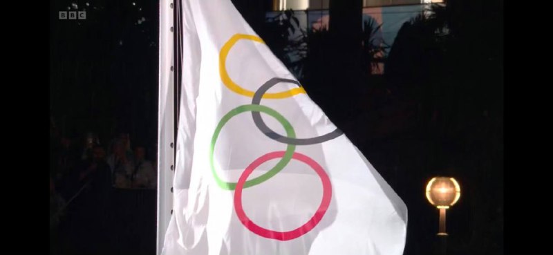 奥运会五环旗挂反了