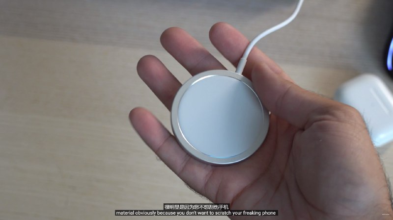 MagSafe 正反面高清图 Up说中间的貌似是硅胶材质,不容易刮花手机.且整体很薄MagSafe 正反面高清图 Up说中间的貌似是硅胶材质,不容易刮花手机.且整体很薄