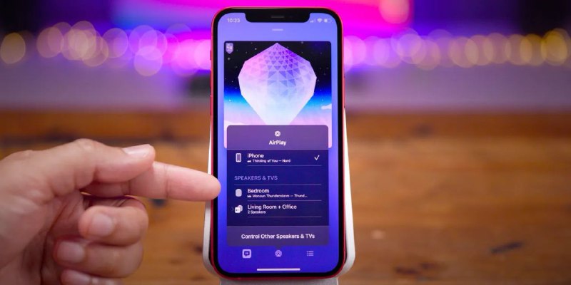 iOS 18 支持通过 AirPlay 实现空间音频AirPlay 是苹果的无线协议，用于在设备之间传输高质量的音频和视频