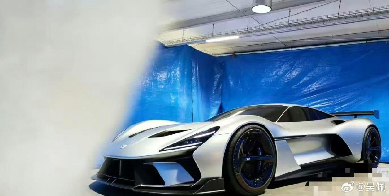 小米将发布One more thing，北京时间28日晚9点举行发布会一位𝕏用户嗮出了微博上的实车图🗒 标签: #小米📢 频道: @GodlyNews1🤖 投稿: @GodlyNewsBot