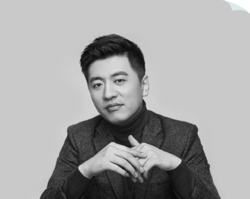 张雪峰因心源性猝死逝世教育界知名人士张雪峰因心源性猝死抢救无效，于2026年3月24日15时50分在苏州逝世，享年42岁