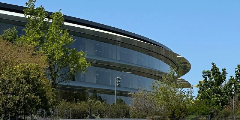 Apple与高通续签全球专利授权协议高通公司今日宣布与苹果续签全球专利许可协议，新协议将于 2027 年 4 月 1 日生效