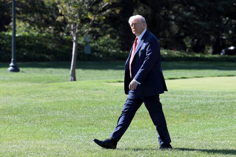 特朗普威胁中国将大规模加征关税并采取反制措施据美国全国广播公司（NBC）报道，美国总统特朗普周五威胁将对中国商品大规模加征关税，此举震动了市场，并为世界两大经济体之间的贸易关系增添了新的不确定性