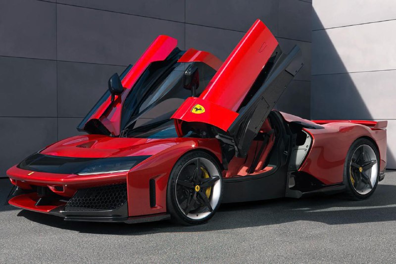 法拉利的 F80 采用“动力优化”技术，让驾驶者在需要的地方获得更多动力法拉利有史以来“最强劲的道路汽车”基于混合动力 V6 配置，搭配三个电动马达，能够产生高达 1200 马力