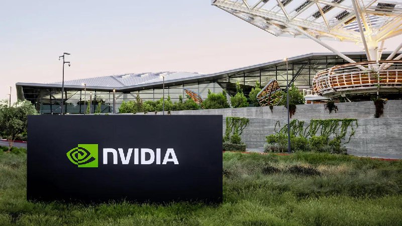 Arm 加入 Nvidia 的 NVLink Fusion生态系统Arm 的 Neoverse 处理器将能够使用 Nvidia 的 GPU在2025超级计算机大会上，Arm 和 Nvidia 宣布 Arm 已加入 NVLink Fusion 生态系统，这标志着该技术取得了重大突破，目前已有两大微架构设计商和四家 CPU 开发商提供支持