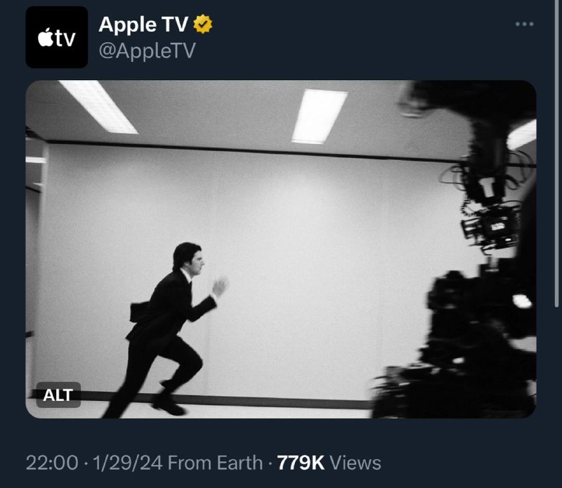 苹果暗示《人生切割术》正在恢复制作根据苹果公司的说法，由于去年罢工导致生产暂停，现在《人生切割术》第二季的制作已经重新回到正轨