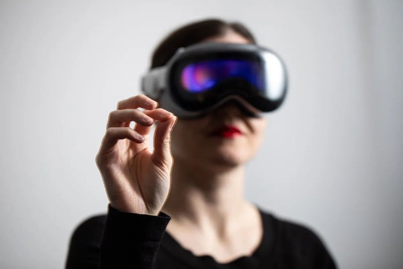 据报道，由于需求低迷，苹果公司削减了 Vision Pro 的生产量苹果分析师郭明錤表示，苹果在 Vision Pro 在美国以外地区上市之前就已经削减了订单