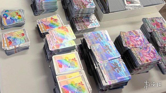 宝可梦太火了！日本劫匪仅两分钟将宝可梦卡牌抢劫一空据日本媒报道，12月10日深夜，一家位于东京池袋区的集换卡交易商店发生了一起抢劫案