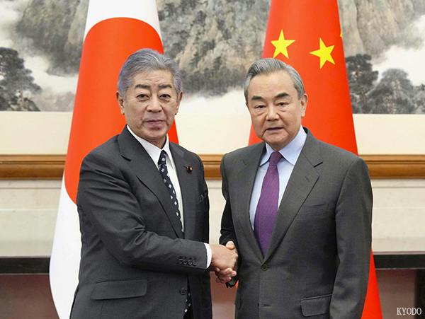 日本面向中国公民新设10年旅游签      日本外相岩屋毅于12月25日在访问北京期间，表示针对中国公民签证的放宽措施