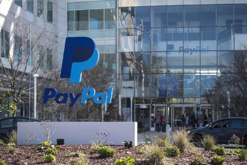 PayPal 申请成为银行，得益于监管放松特朗普政府对金融科技公司进入银行体系持开放态度PayPal 在周一的一份声明中表示，这家专注于支付业务的公司已向联邦存款保险公司和犹他州金融机构部门提交了申请，计划成立一家犹他州特许的产业贷款公司