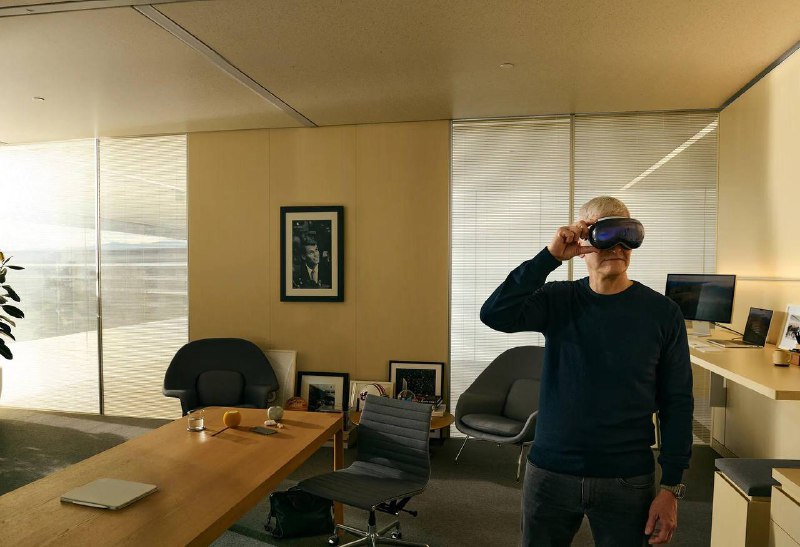 Tim Cook 首次佩戴苹果 Vision Pro 受访据报道，蒂姆-库克（Tim Cook）将 Vision Pro 作为自己的日常设备进行了试用，但他从未在这款头显正式发布之前提供体验的细节
