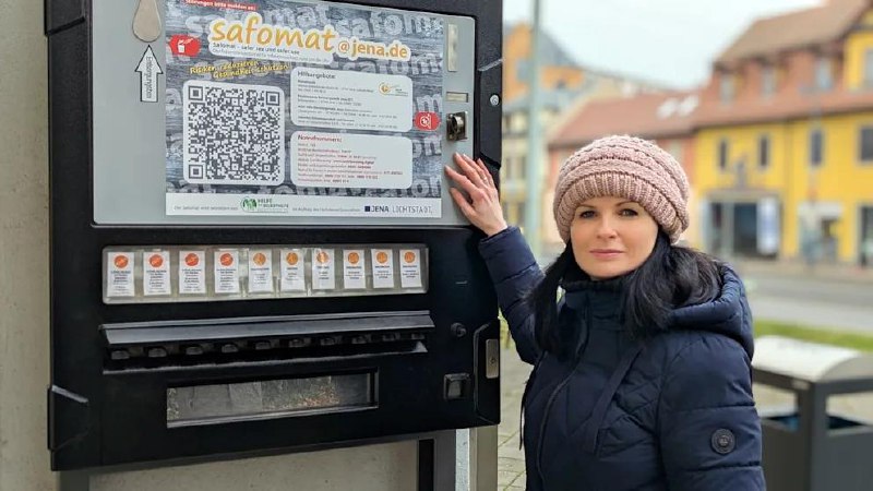 德国耶拿市推出毒品用具自助贩卖机，全套装备只需一欧元德国街头一般都会设有贩卖香烟或者避孕套的自助贩卖机