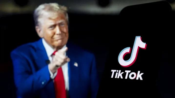 特朗普签署行政命令批准TikTok 交易，万斯称交易估值140亿美元该命令使得TikTok得以在美国继续运营字节跳动没有出席签署仪式，且该公司并未承认交易正在进行中，也没有迹象表明中国政府已经对达成交易所需的法律做出修改